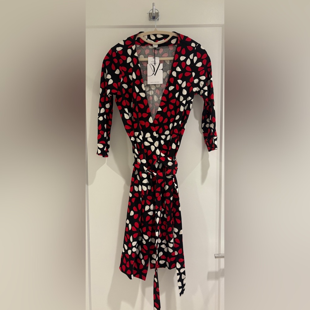 BRAND NEW Diane Von Furstenberg Floral Wrap Dress - Picture 3 of 6